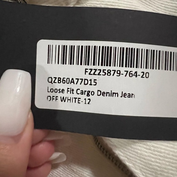 BooHoo x Madison Beer - Loose Fit Cargo Denim Jeans - Picture 3 of 3